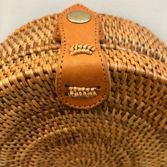 Rattan Canteen Bag Crossbody Purse Dark Natural Tan w Paisley Cloth Snap Closure - Picture 4 of 8